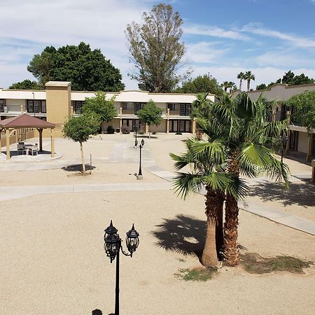 Days Inn By Wyndham Brawley Bagian luar foto