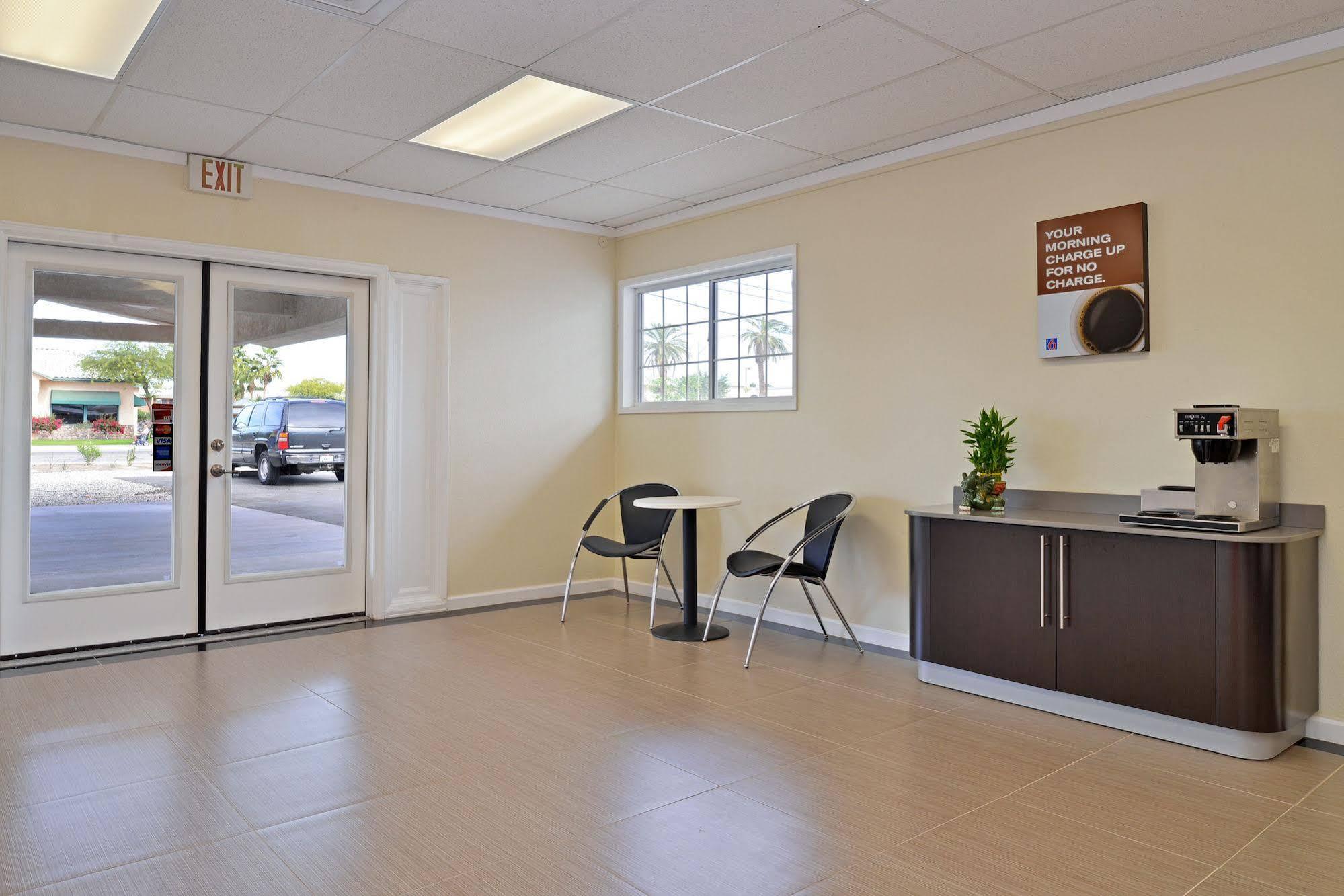 Days Inn By Wyndham Brawley Bagian luar foto