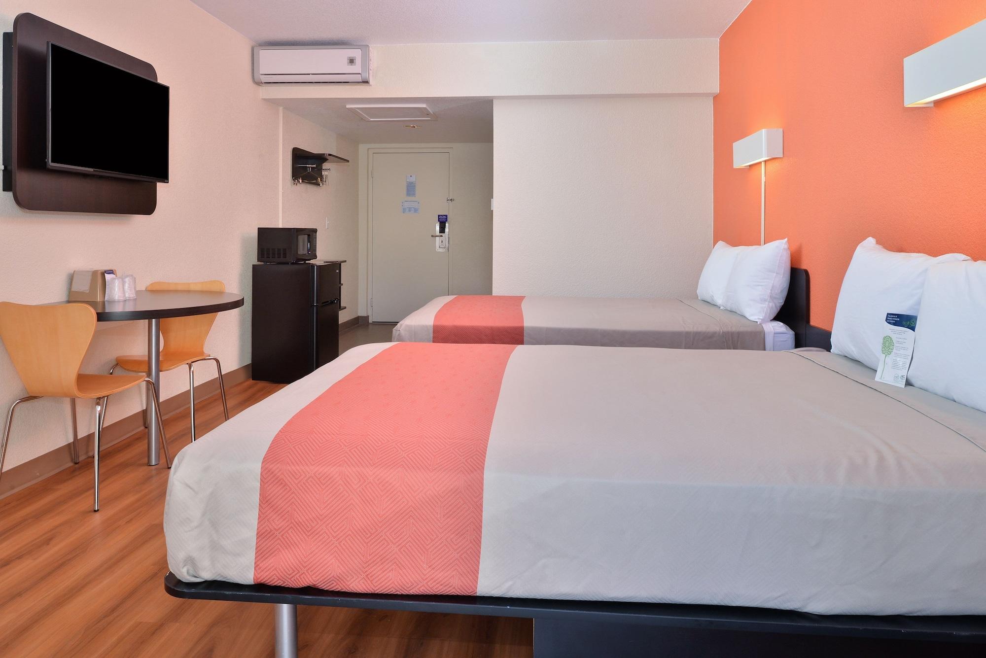 Days Inn By Wyndham Brawley Bagian luar foto