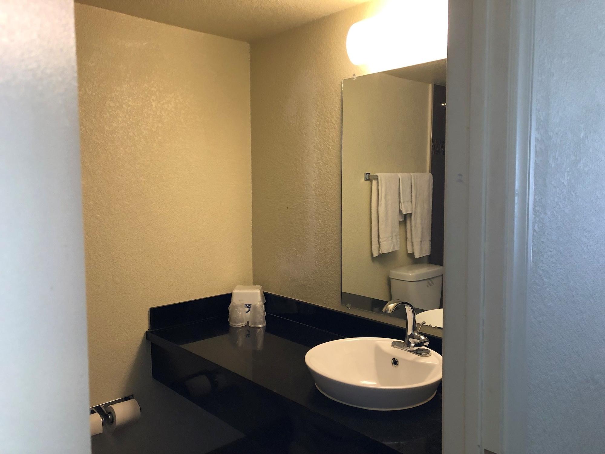 Days Inn By Wyndham Brawley Bagian luar foto