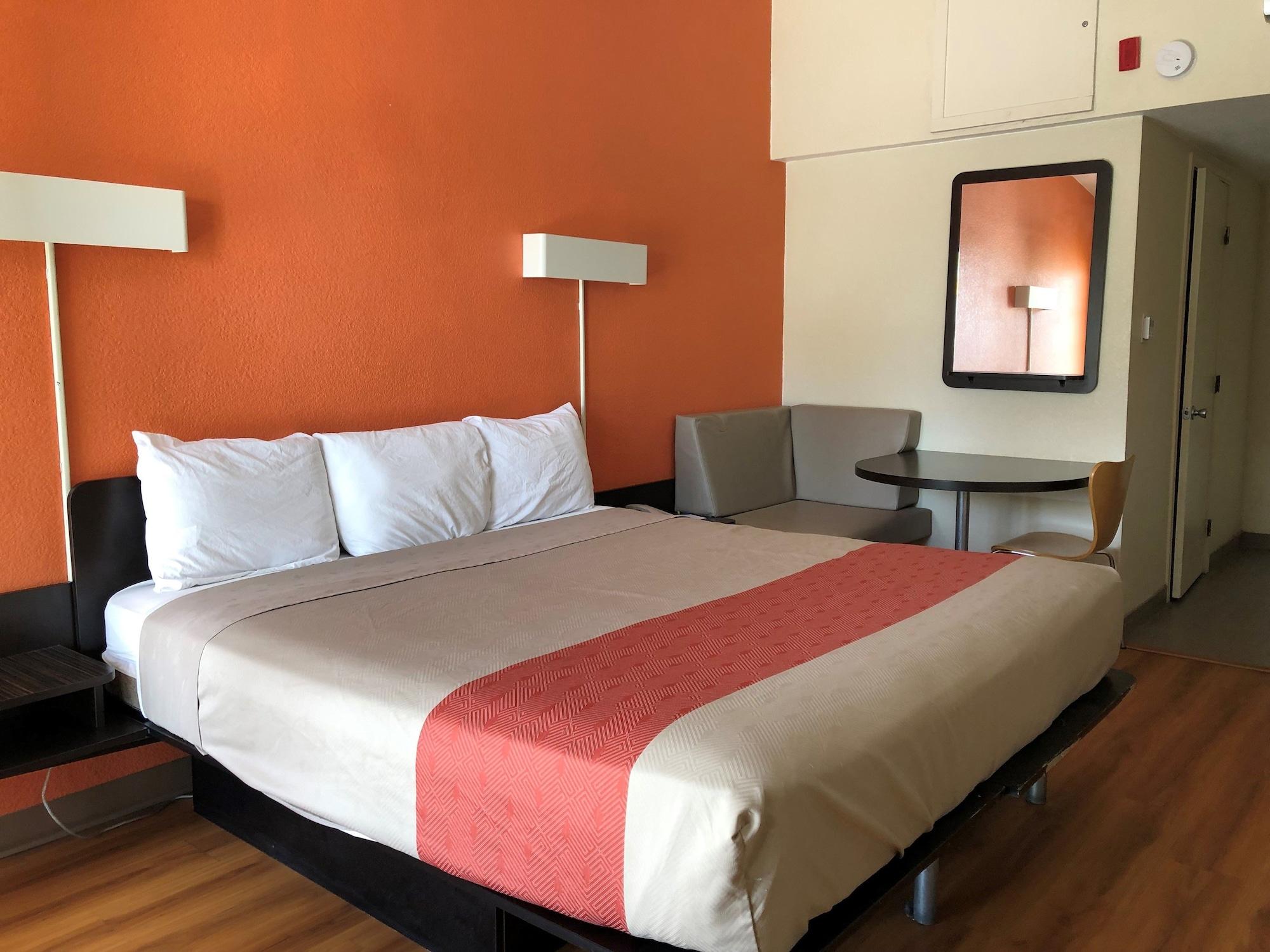 Days Inn By Wyndham Brawley Bagian luar foto