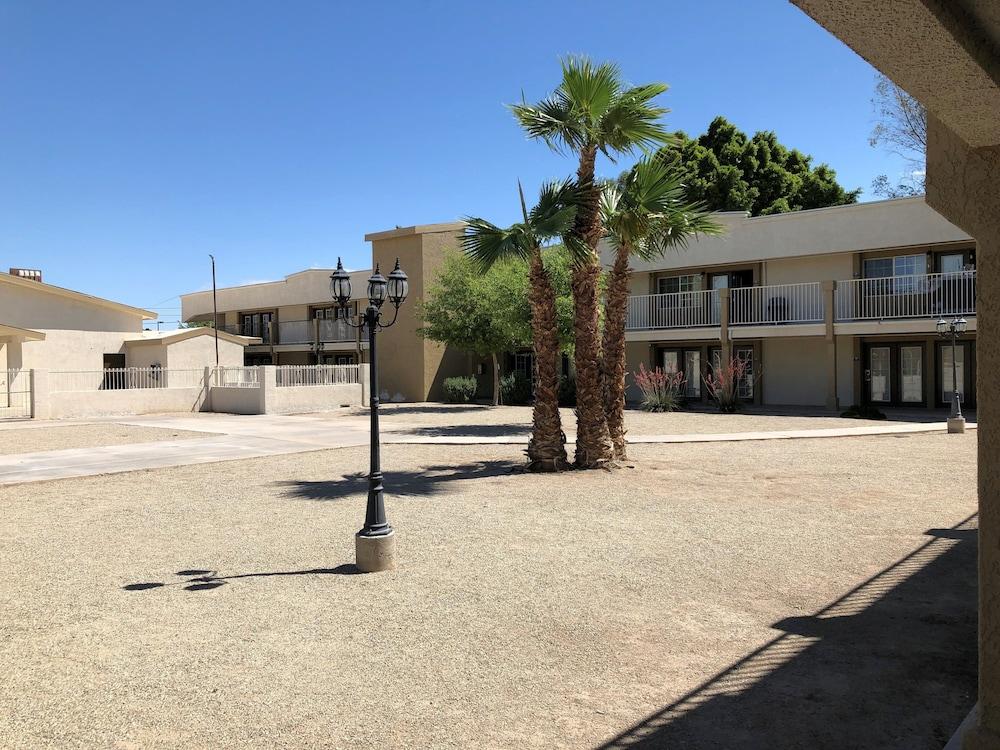 Days Inn By Wyndham Brawley Bagian luar foto