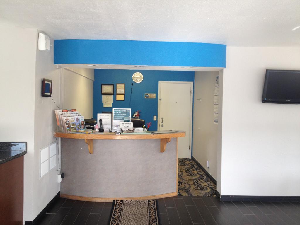 Days Inn By Wyndham Brawley Bagian luar foto