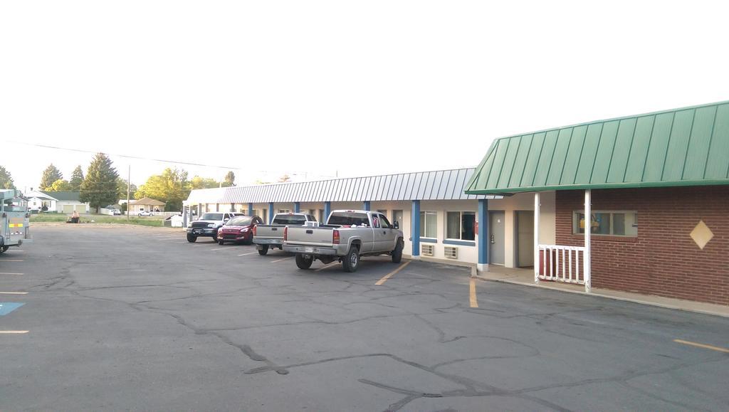 Days Inn By Wyndham Brawley Bagian luar foto