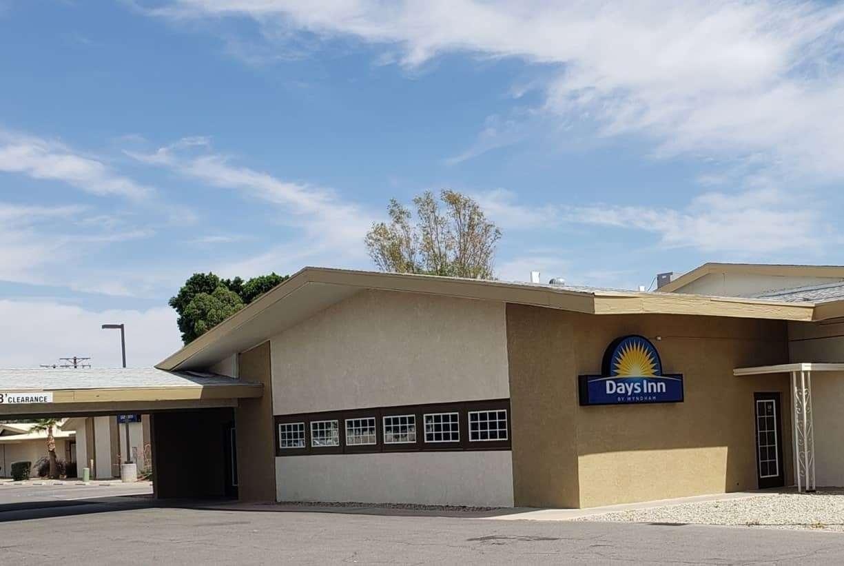 Days Inn By Wyndham Brawley Bagian luar foto