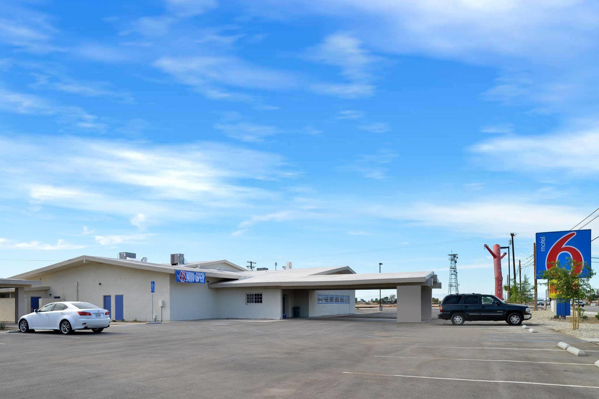 Days Inn By Wyndham Brawley Bagian luar foto