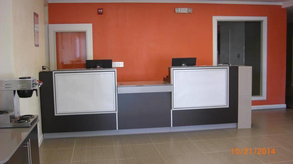 Days Inn By Wyndham Brawley Bagian luar foto