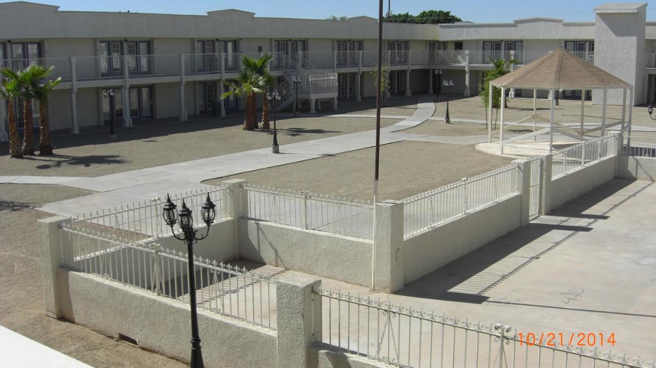 Days Inn By Wyndham Brawley Bagian luar foto