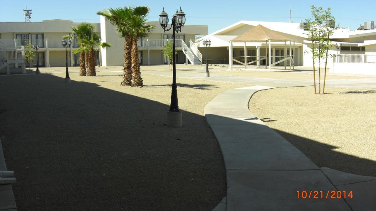 Days Inn By Wyndham Brawley Bagian luar foto