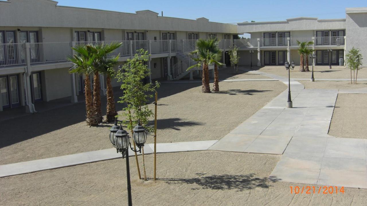 Days Inn By Wyndham Brawley Bagian luar foto
